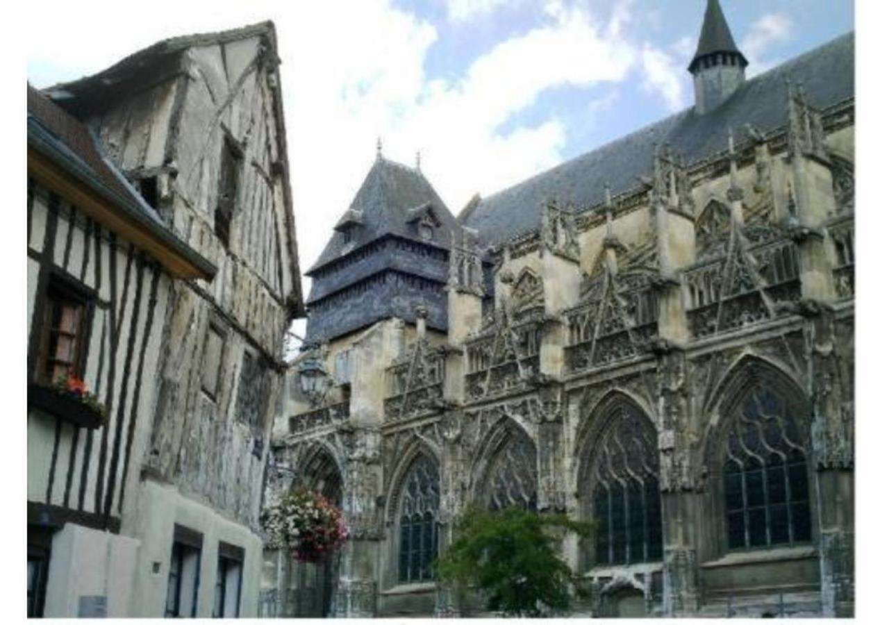 Hotel De La Tour Pont-de-l'Arche Exterior photo
