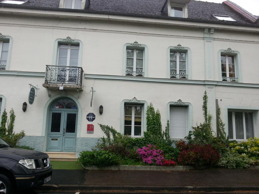Hotel De La Tour Pont-de-l'Arche Exterior photo